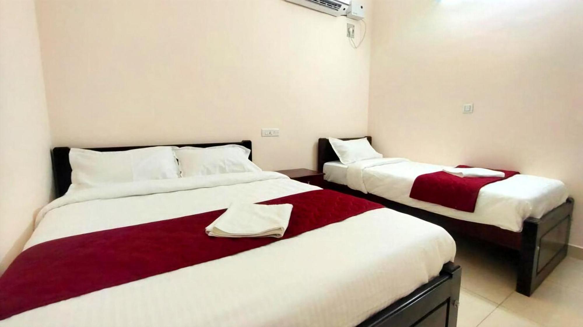 Township Residency Inn 蓬蒂切里 外观 照片