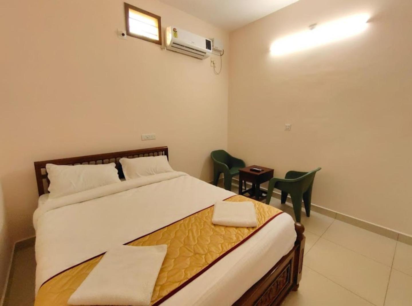 Township Residency Inn 蓬蒂切里 外观 照片