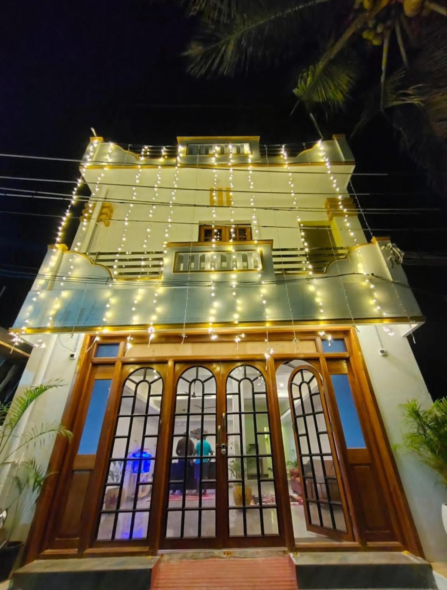 Township Residency Inn 蓬蒂切里 外观 照片